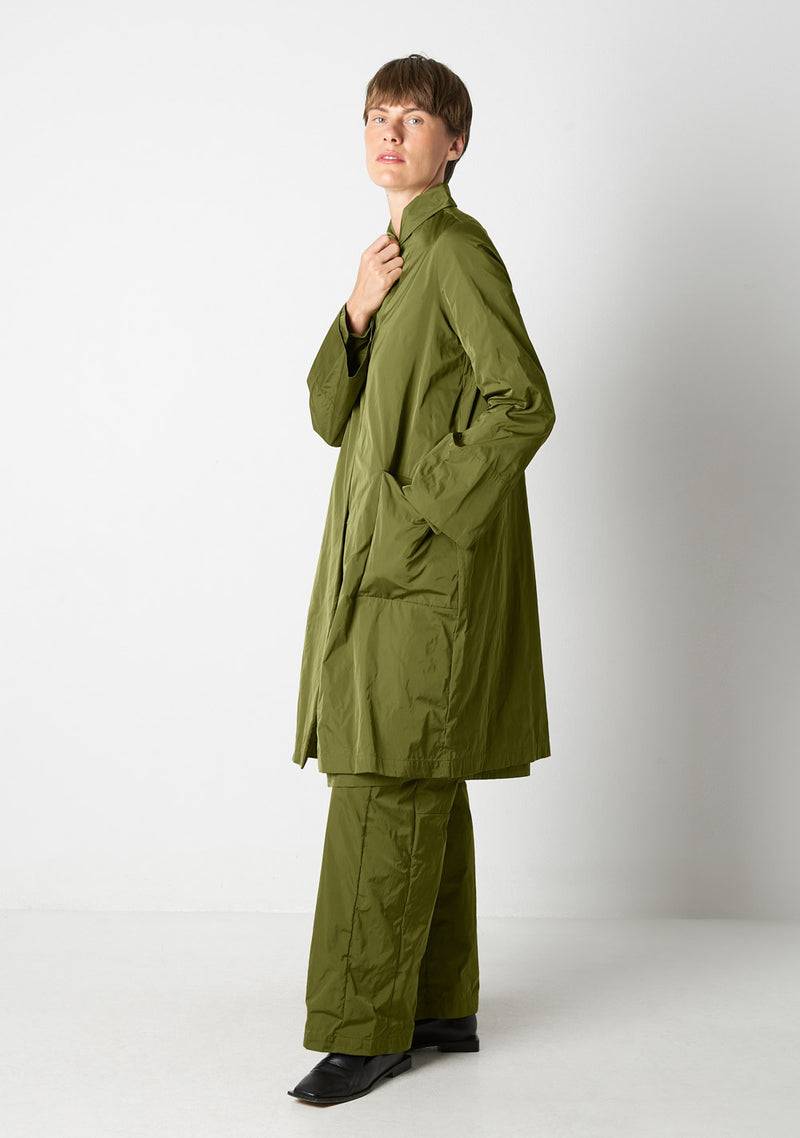 Katharina Hovman Mantel heavy Taffeta, matcha Räumungsverkauf
