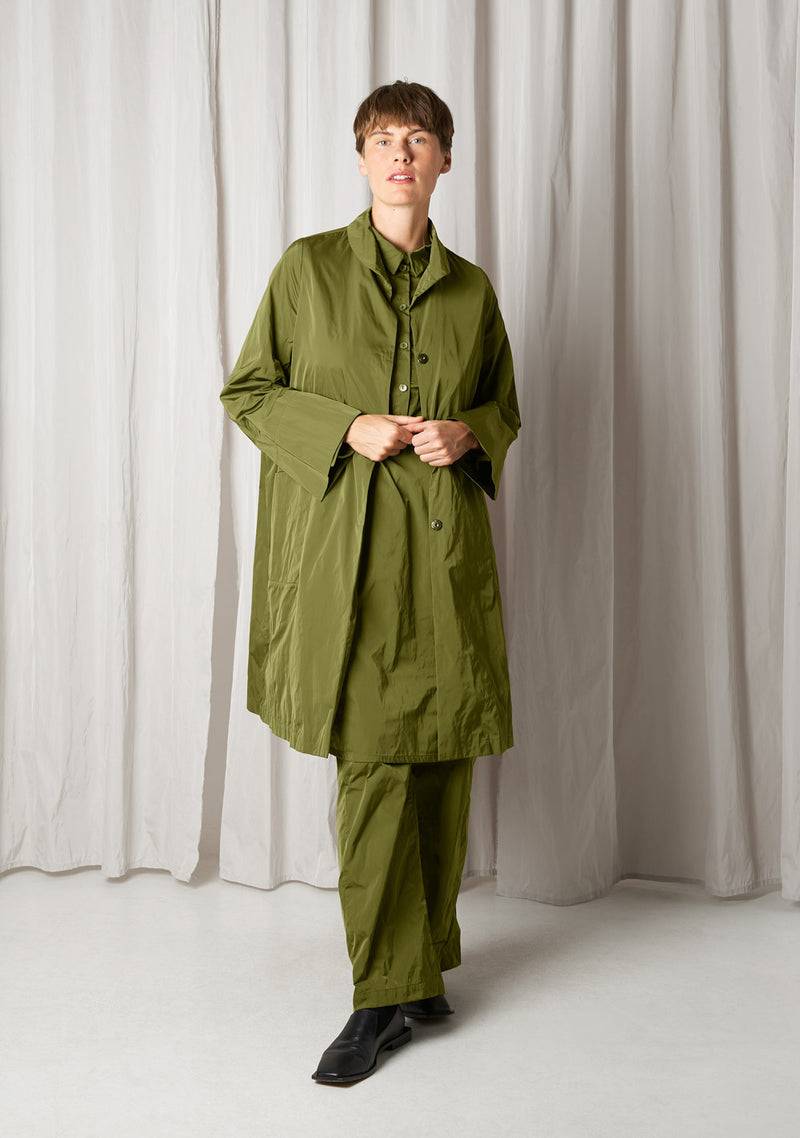 Katharina Hovman Mantel heavy Taffeta, matcha Räumungsverkauf