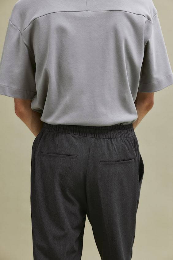 HM Hose mit Bügelfalten in Slim Fit Kauf eins, bekomm eins gratis
