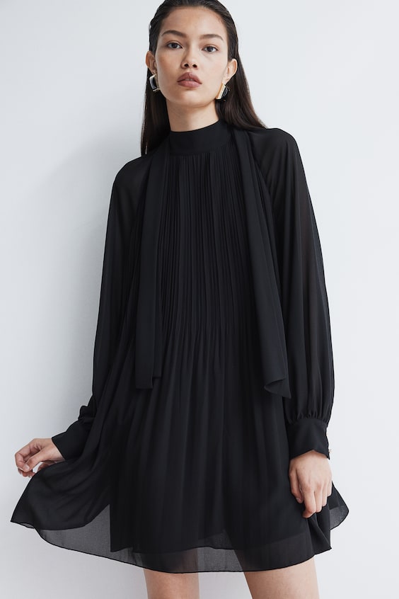 HM Plissiertes Kleid mit Bindekragen Günstig kaufen