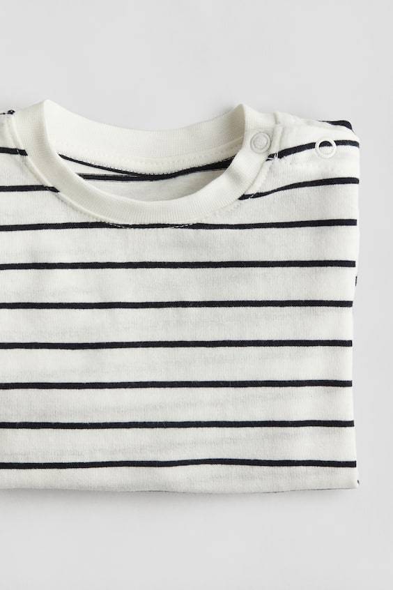 HM 2-teiliges Set mit Shirt und Latzhose Saisonschlussverkauf