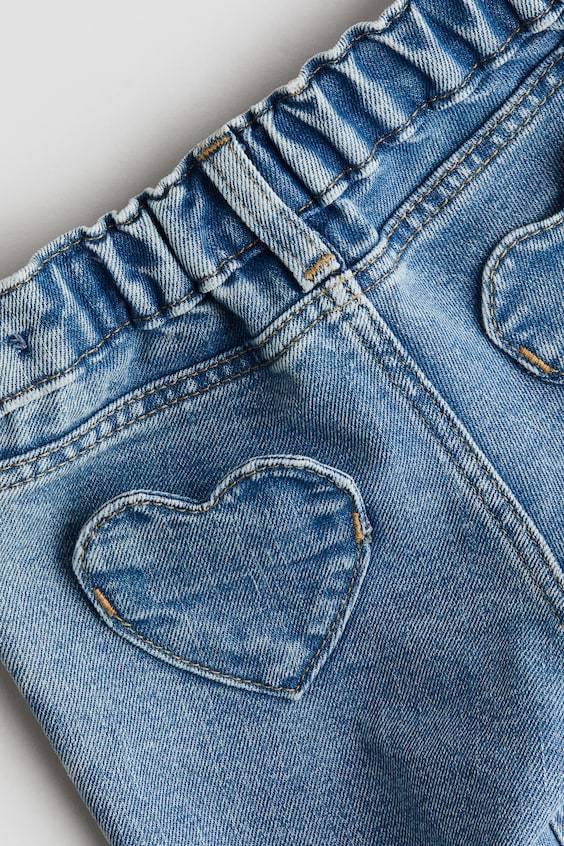 HM Jeans mit herzförmigen Taschen Muttertagsangebot