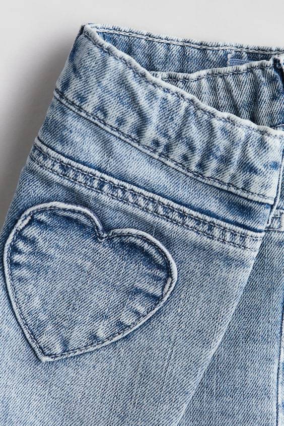 HM Jeans mit herzförmigen Taschen Valentinstagsangebot