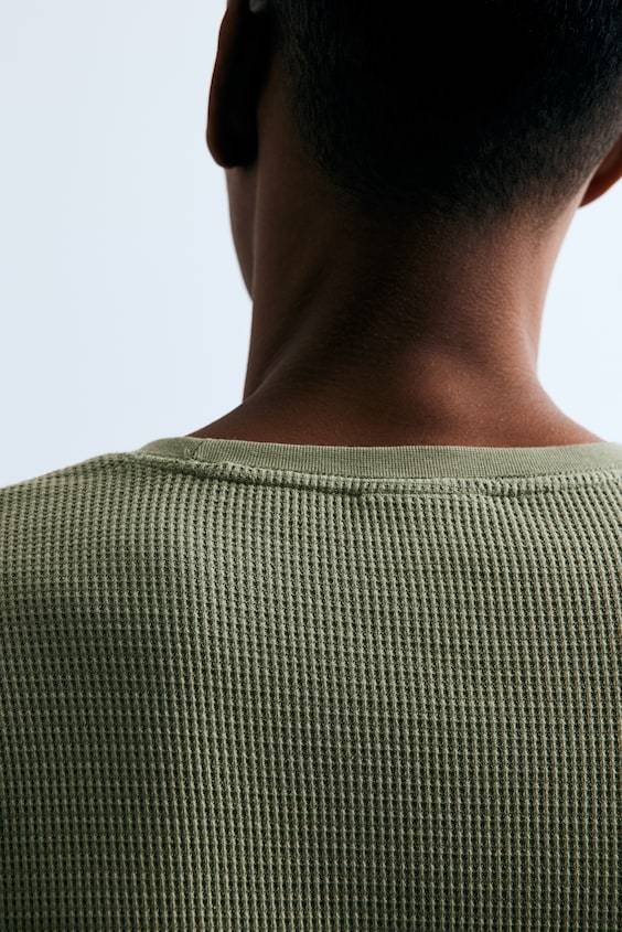 HM Shirt aus Waffeljersey in Slim Fit im Angebot