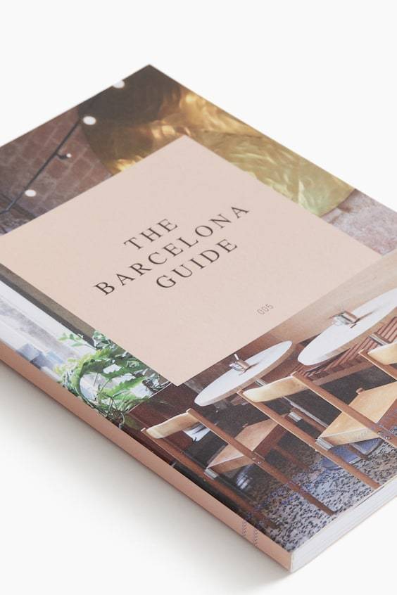 HM Petite Passport Travel Guide Kauf eins, bekomm eins gratis