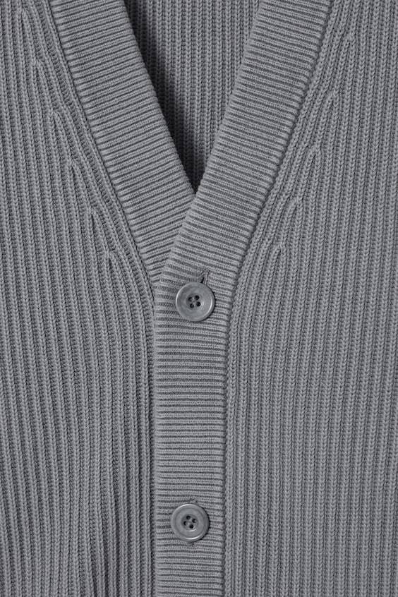 HM BAUMWOLL-STRICKJACKE MIT ACID-WASCHUNG Vierteljährliche Förderung
