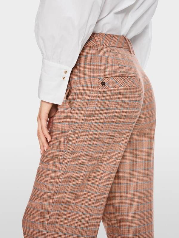 Marc Cain Model WUKARI mit Mini-Pepita-Muster 2025