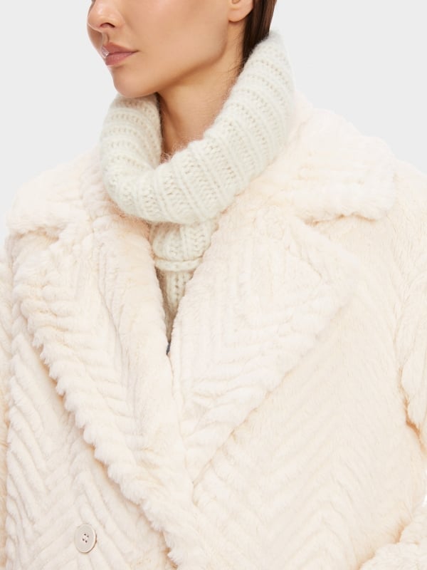 Marc Cain Mantel aus Fun Fur in Fischgrat Zeitbegrenzte Promotion