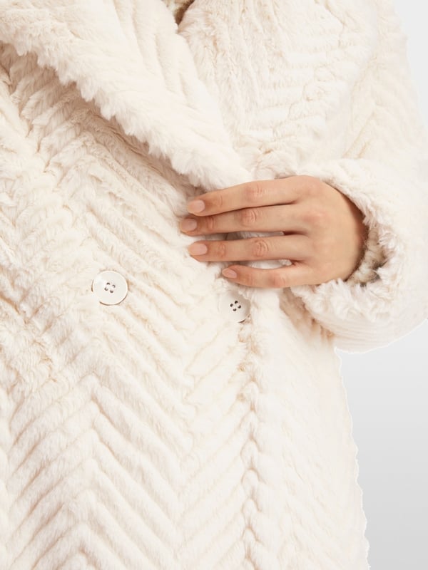 Marc Cain Mantel aus Fun Fur in Fischgrat Zeitbegrenzte Promotion