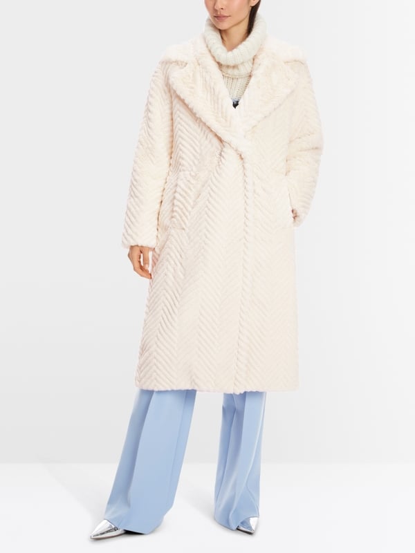 Marc Cain Mantel aus Fun Fur in Fischgrat Zeitbegrenzte Promotion