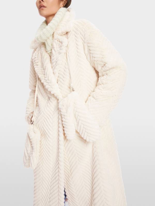 Marc Cain Mantel aus Fun Fur in Fischgrat Zeitbegrenzte Promotion