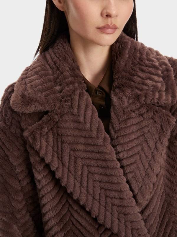 Marc Cain Mantel aus Fun Fur in Fischgrat Zeitlich begrenztes Angebot