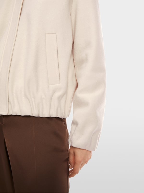 Marc Cain Jacke aus 100 % Wolle Knitted in Germany Tiefpreis