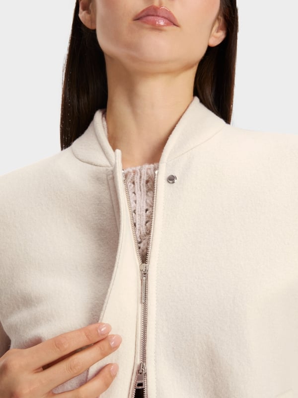 Marc Cain Jacke aus 100 % Wolle Knitted in Germany Tiefpreis