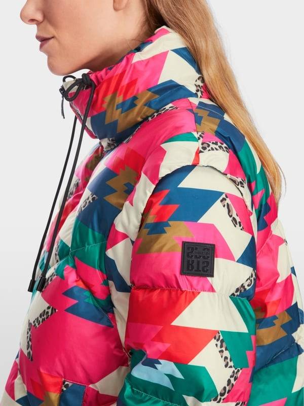 Marc Cain Daunenjacke mit Print "Rethink Together" Angebote