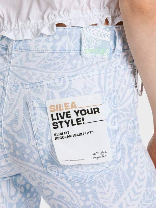 Marc Cain Modell SILEA – Jeans “Rethink Together” Neuheiten