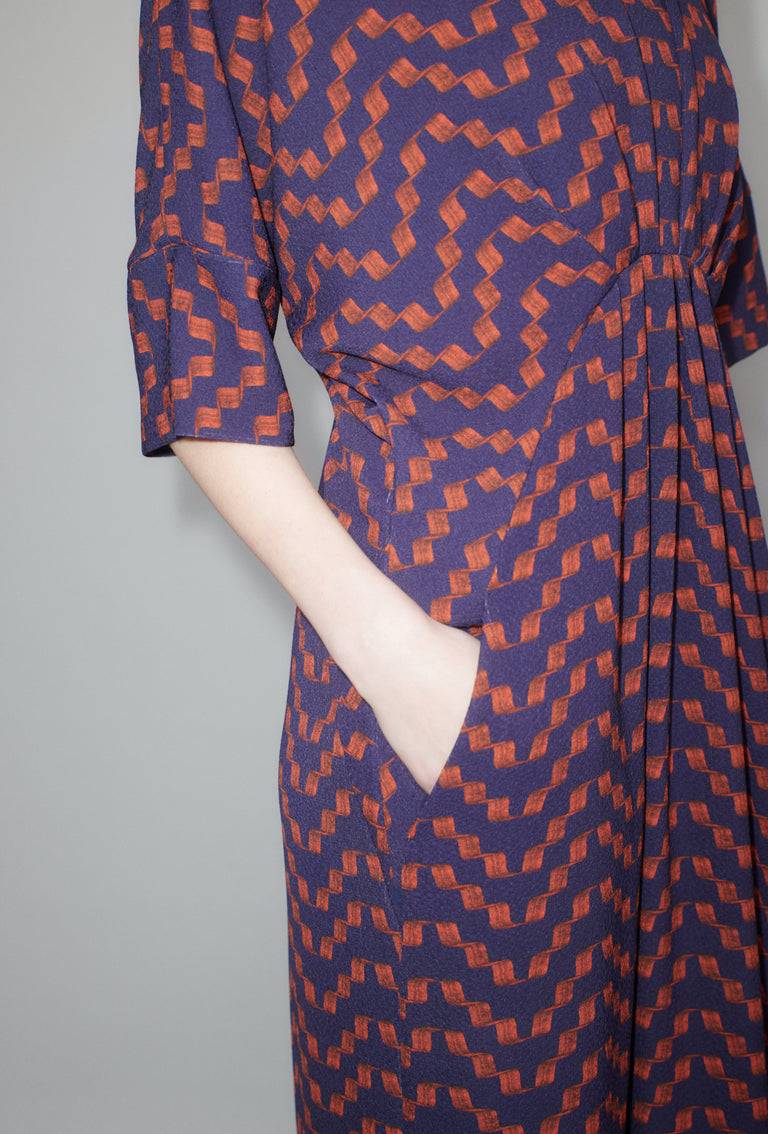 Odeeh Painted Zig Zag Kleid, Lava Vierteljährliche Förderung
