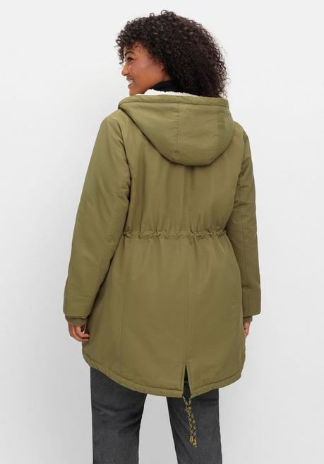 sheego Wattierte Jacke im Parka-Stil mit kuscheliger Kapuze - oliv sheego Outlet