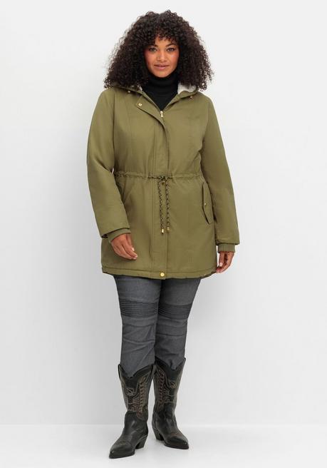 sheego Wattierte Jacke im Parka-Stil mit kuscheliger Kapuze - oliv sheego Outlet