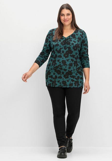sheego Langarmshirt mit Blumendruck und V-Ausschnitt - tiefgrün gemustert sheego Zeitlich begrenztes Angebot