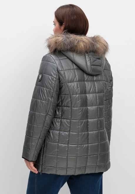 sheego Leicht glänzende Steppjacke mit Kunstfell-Kapuze - grau sheego Bis zu 65% Rabatt