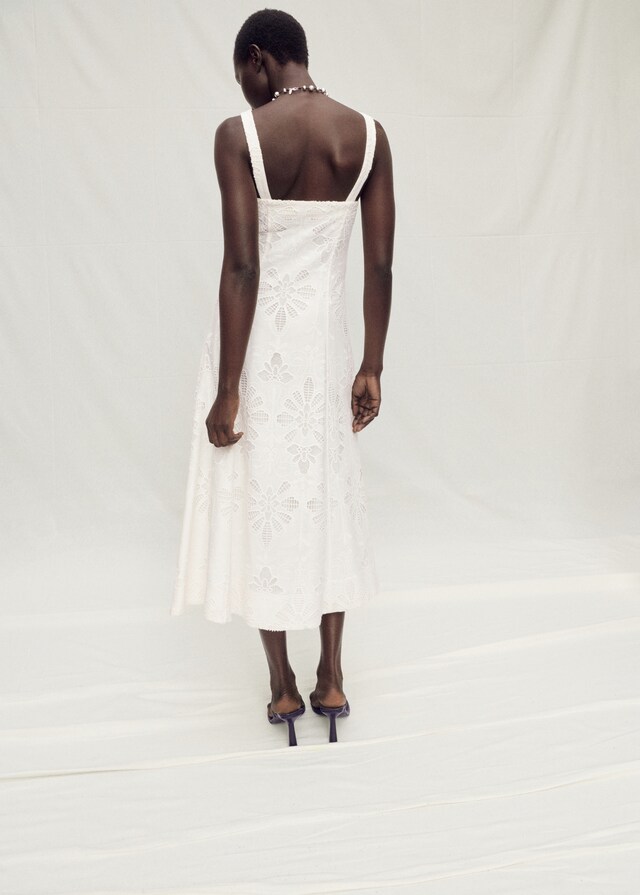 Mango Evasé-Kleid aus Leinen mit floraler Stickerei Bestseller