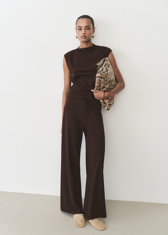 Mango T-Shirt mit asymmetrischem Ausschnitt und Raffdetails Saisonschlussverkauf