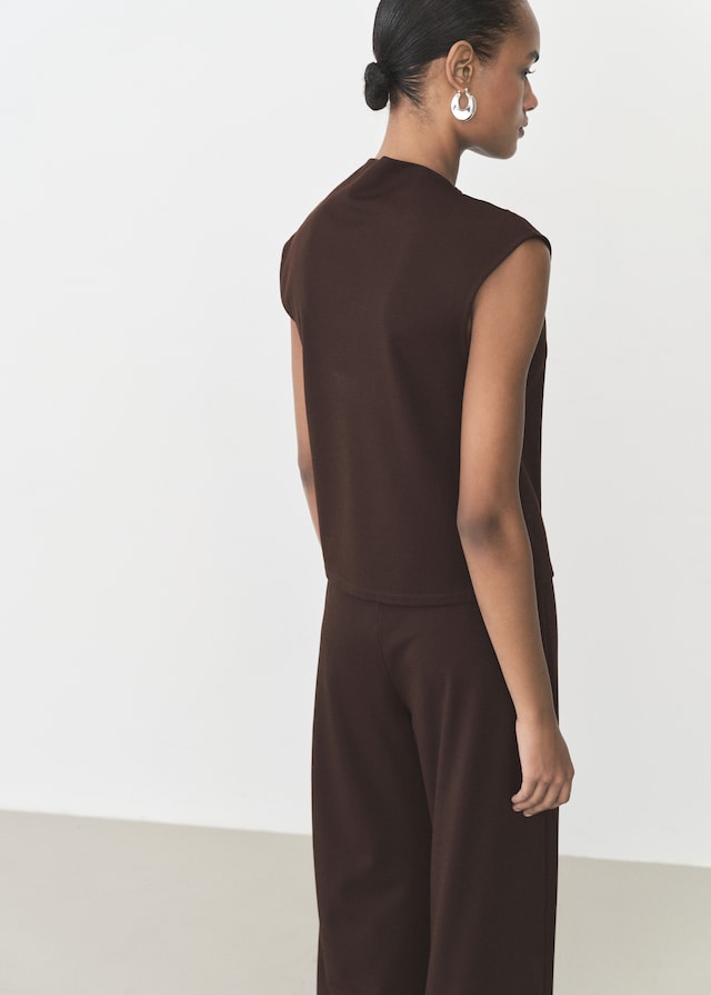 Mango T-Shirt mit asymmetrischem Ausschnitt und Raffdetails Saisonschlussverkauf