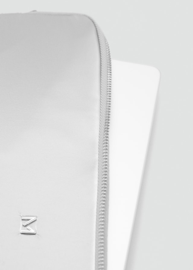 Mango Laptop-Hülle aus Nylon Räumungsverkauf