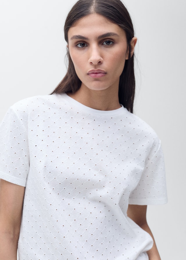 Mango Besticktes T-Shirt mit Ajourmuster Jubiläumsangebot