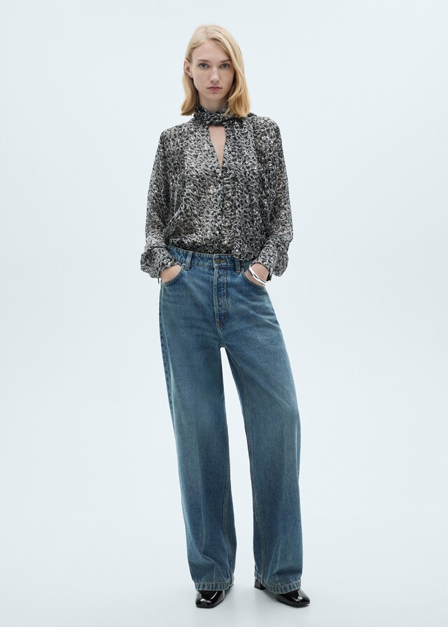 Mango Bluse in Leo-Optik mit Schleifenkragen Verkauf
