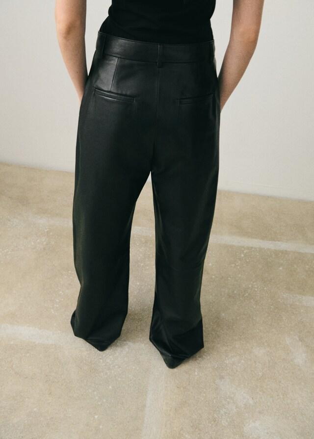 Mango Gerade Lederhose mit Bundfalten-Detail Online Outlet