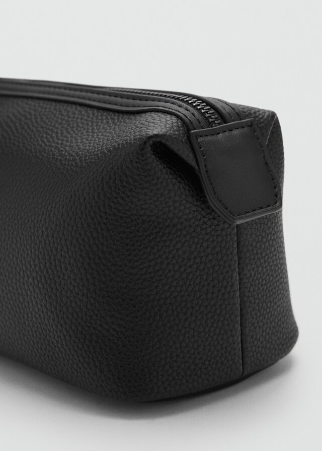 Mango Genarbte Kosmetiktasche mit Kontrasthenkel Räumungsverkauf
