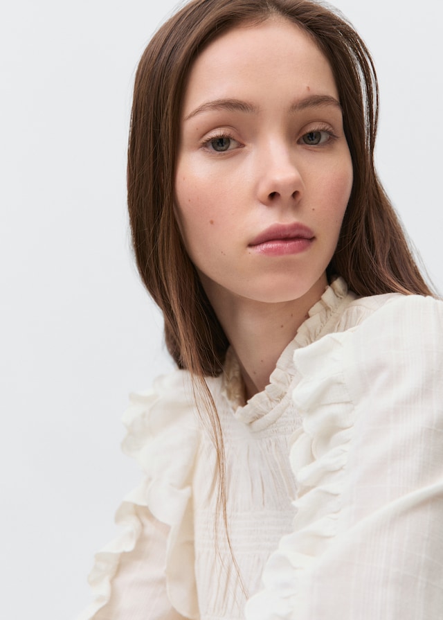 Mango Geraffte Bluse mit Rüschen Bestseller