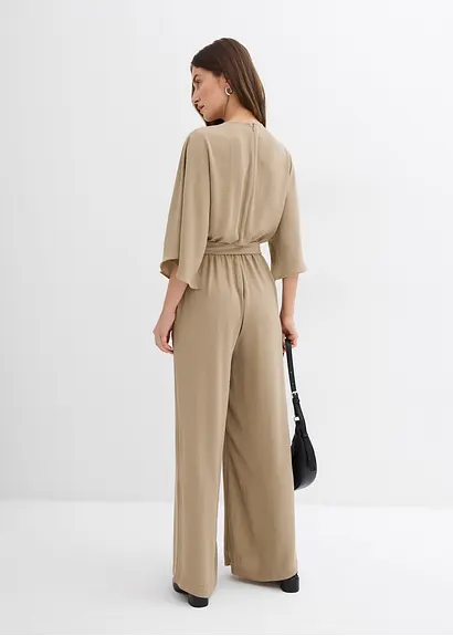 bonprix Eleganter Jumpsuit mit einem voluminösen weiten Bein einem Schlüssellochausschnitt und fließenden Cape-Ärmeln. Der farblich passende Gürtel verleiht der lockeren Silhouette mehr Definition Blitzangebot