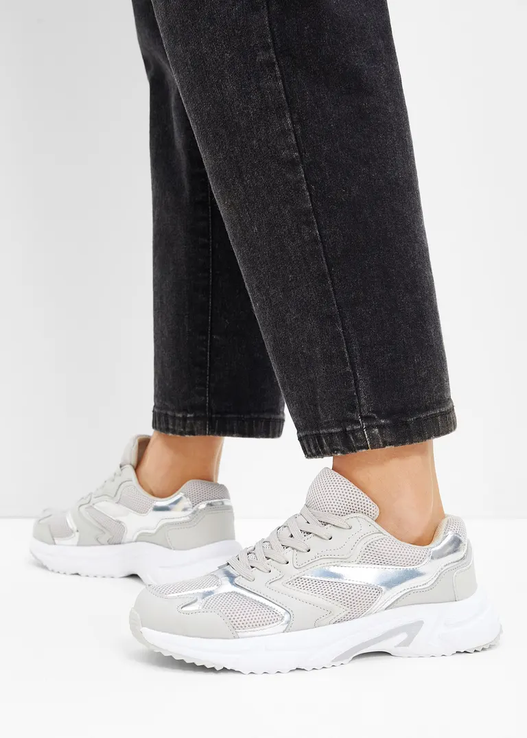 bonprix Sportlicher Chunky Sneaker mit Metallic Details - grau im Angebot