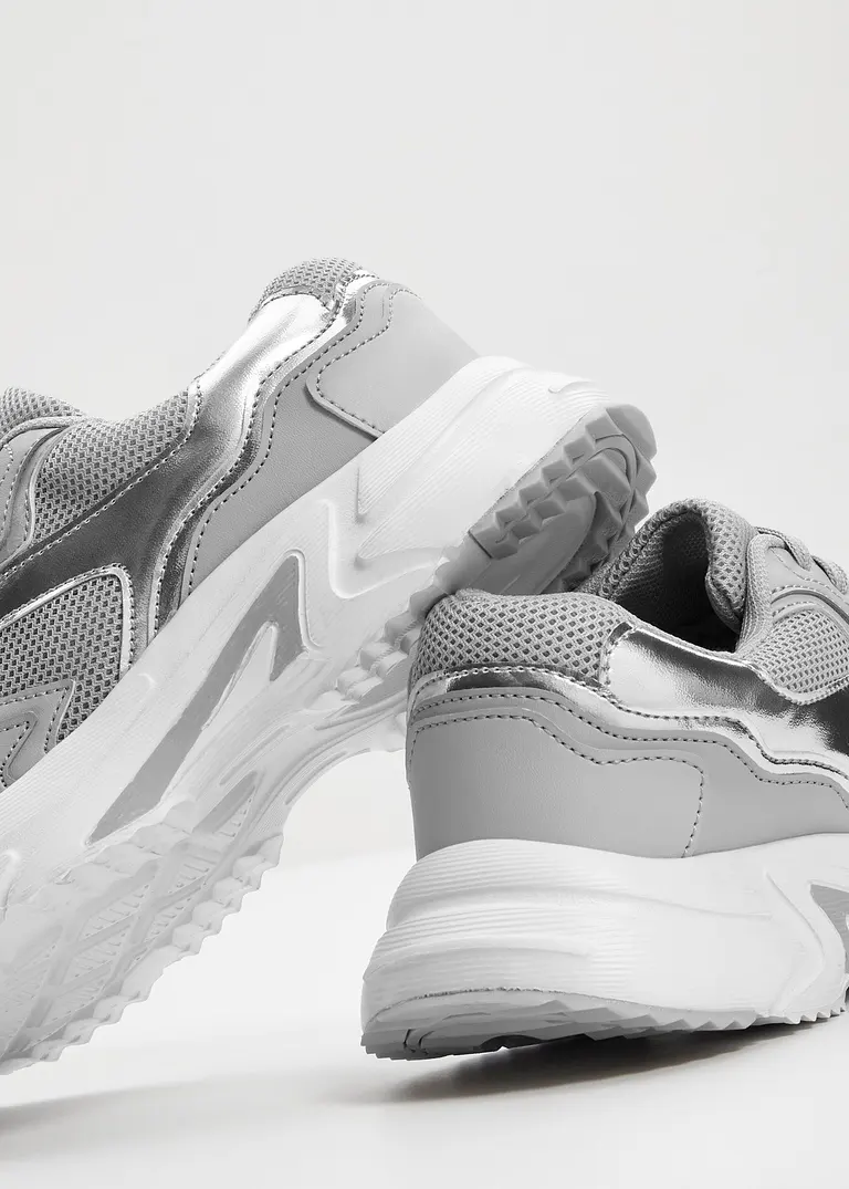 bonprix Sportlicher Chunky Sneaker mit Metallic Details - grau im Angebot