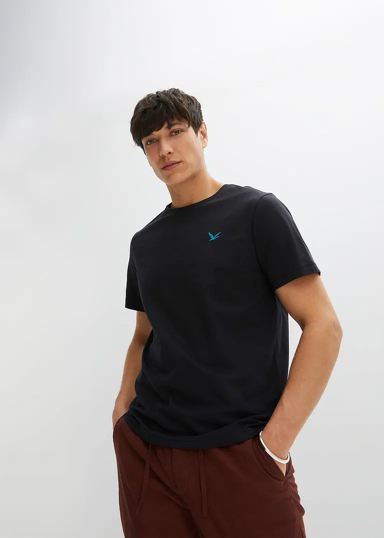 bonprix Schöne T-Shirts im 3er Pack mit kleiner Stickerei auf der Brust 50% Rabatt mit kostenlosem Versand