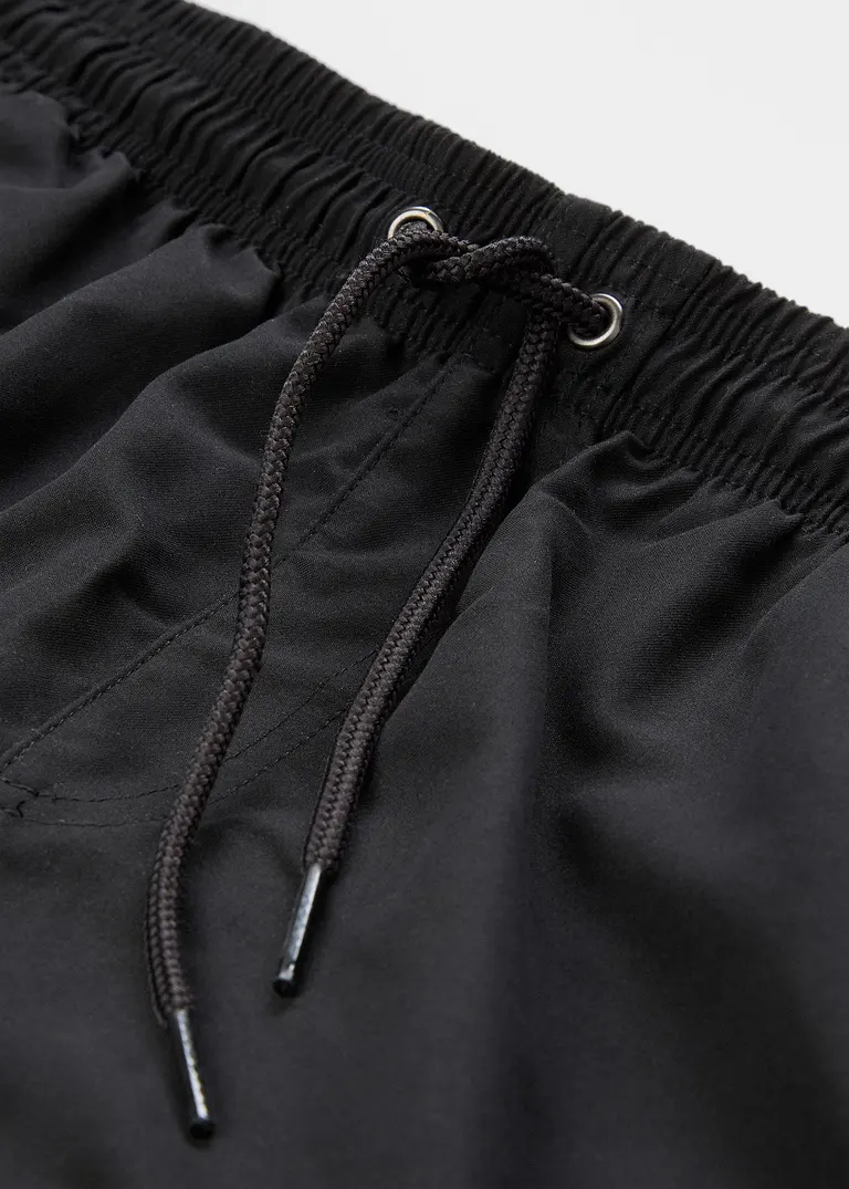 bonprix Schlichte Badeshorts im lässigen Design - schwarz Exklusivangebot